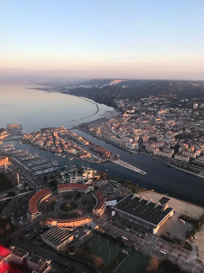 Kyriad Martigues Sud 3*,